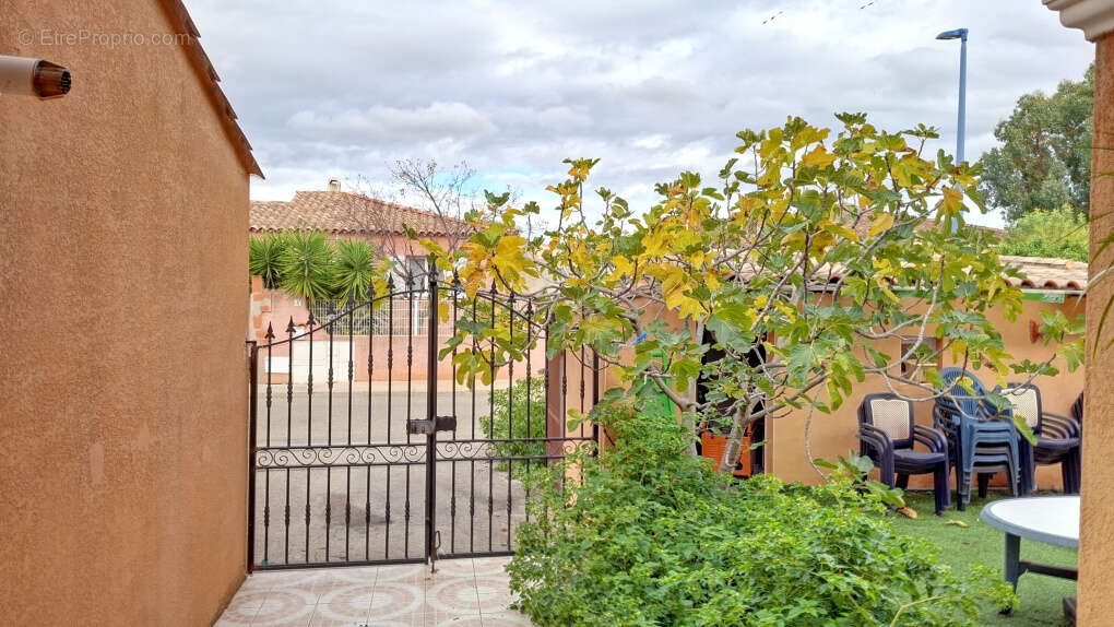 Maison à SAINT-GILLES