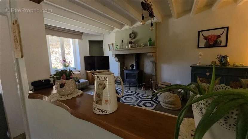 À vendre : maison de campagne de T4, jardins,  granges à Droux (87) - photo 9
