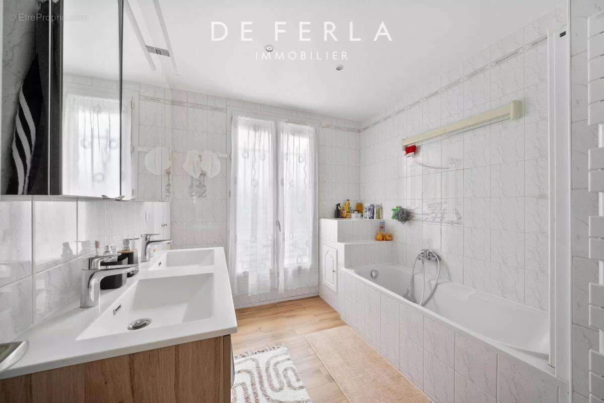Appartement à PARIS-11E
