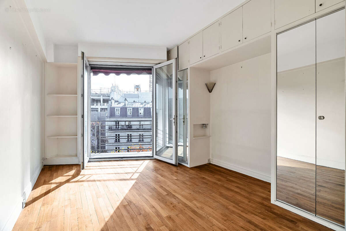Appartement à PARIS-17E