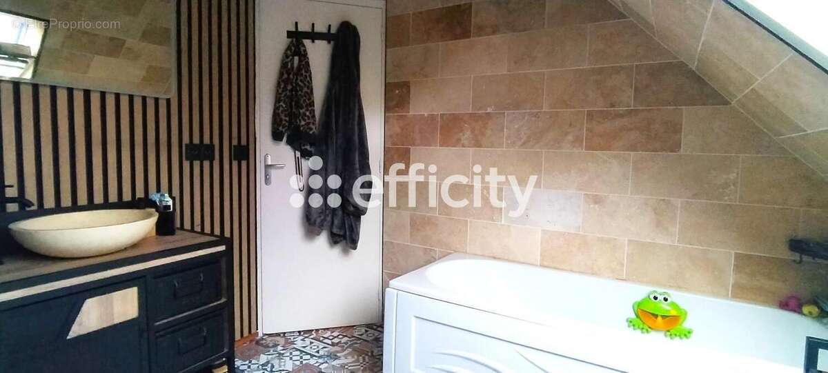 Maison à MOON-SUR-ELLE