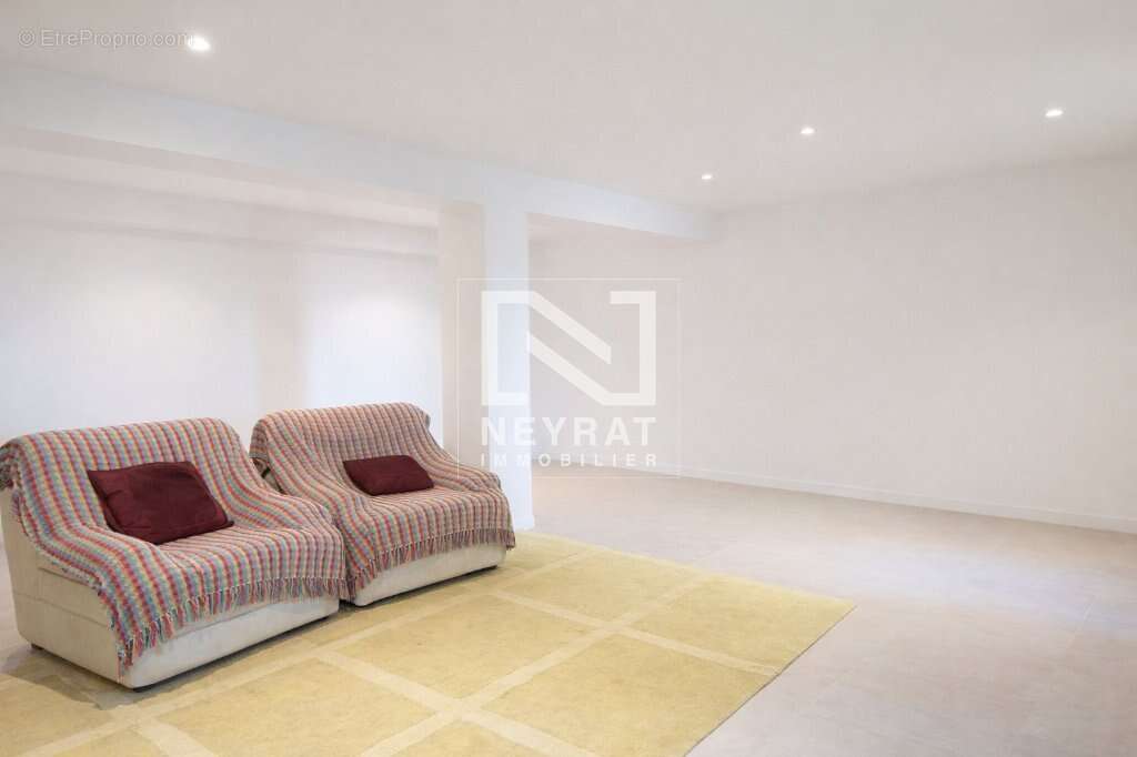 Maison - 4 chambres - MONTCENIS - 318,50 m2 - 290 000 € - photo 3