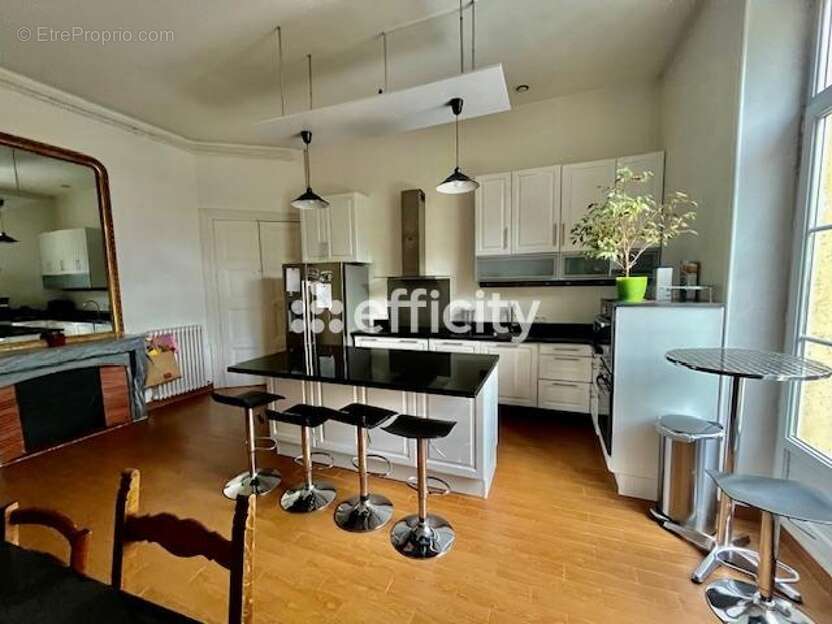 Appartement à PARIS-10E