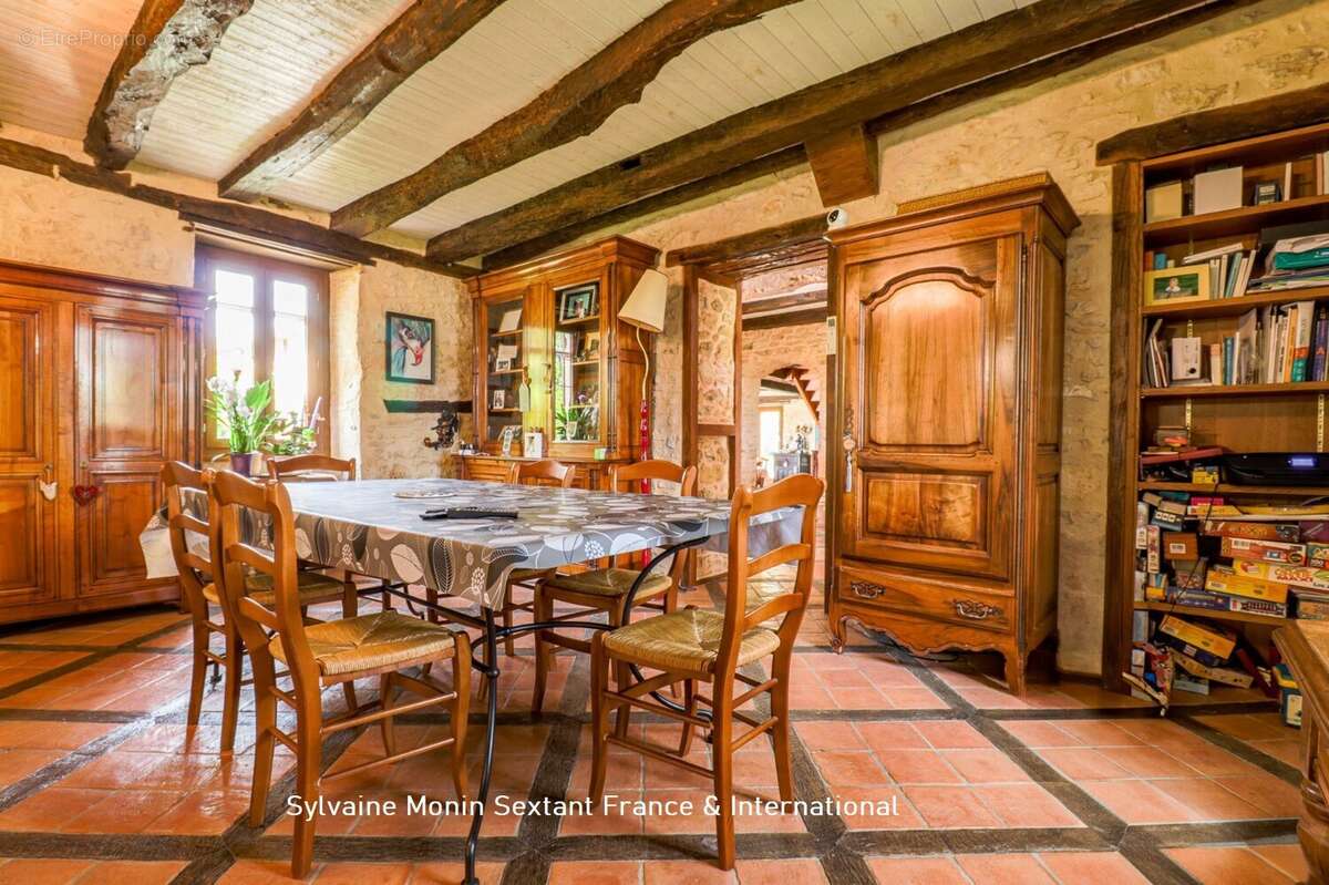 Superbe domaine de caractère du XVIIIe siècle sur 4 hectares avec piscine, maison d'amis et dépendances - photo 11