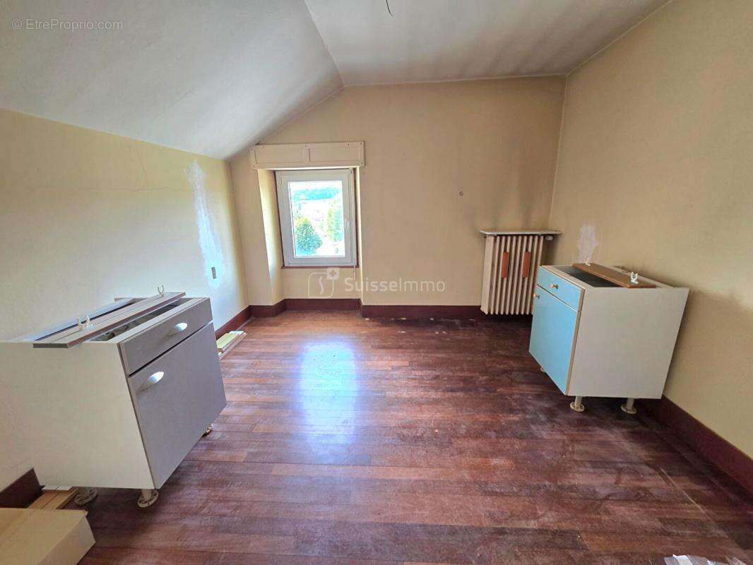 Appartement / plateau  t5 110 m² 89000 euros - photo 4