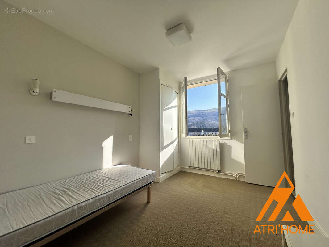 Appartement à VIC-SUR-CERE