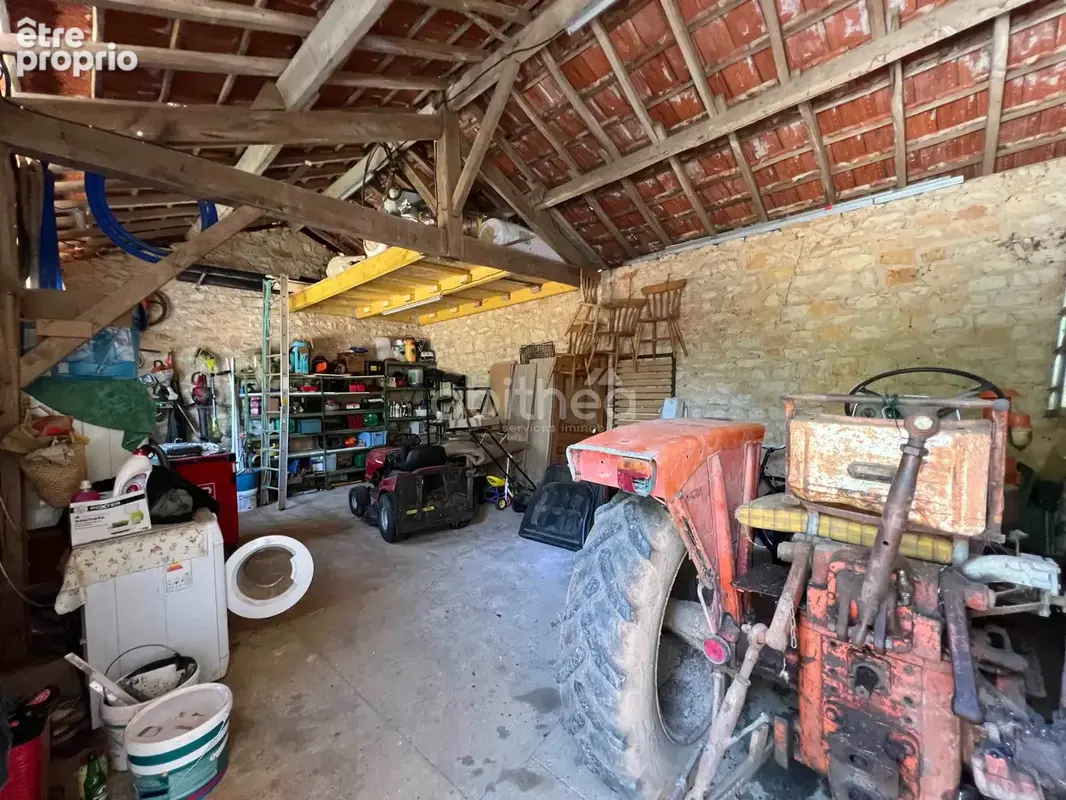 Maison atypique avec dépendances et grand terrain   Chassiecq (16350) - photo 15