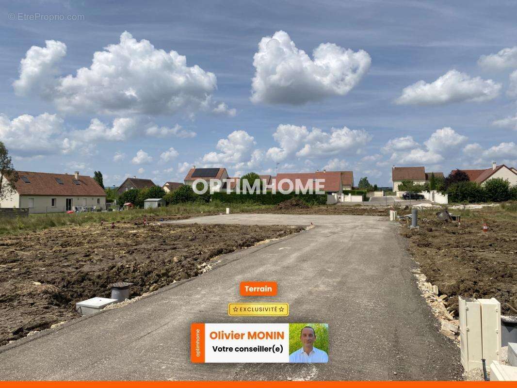 Au calme, cœur de village, terrain constructible et viabilisé de 848 m2 - photo 2