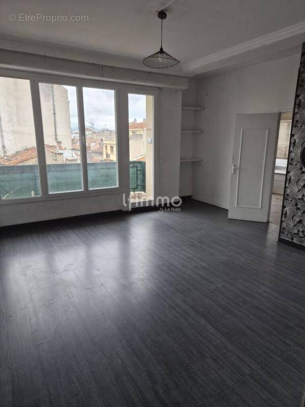 Appartement à MARSEILLE-4E