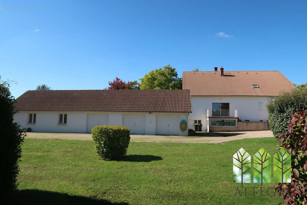 Maison 400 m² à Lourdoueix-Saint-Pierre  - photo 4