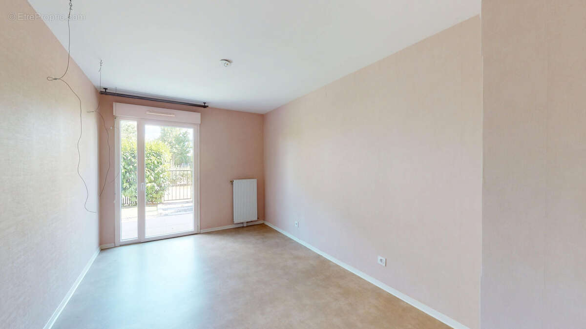 T2 en rez-de-jardin avec terrasse et parking - photo 4