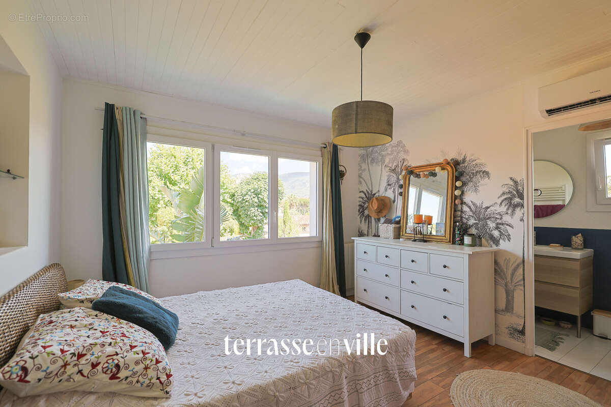 Exclusivite - toulon - cap brun - maison t 5 - 163 m2 - piscine - jardin - proximite  immediate des ecoles - photo 14