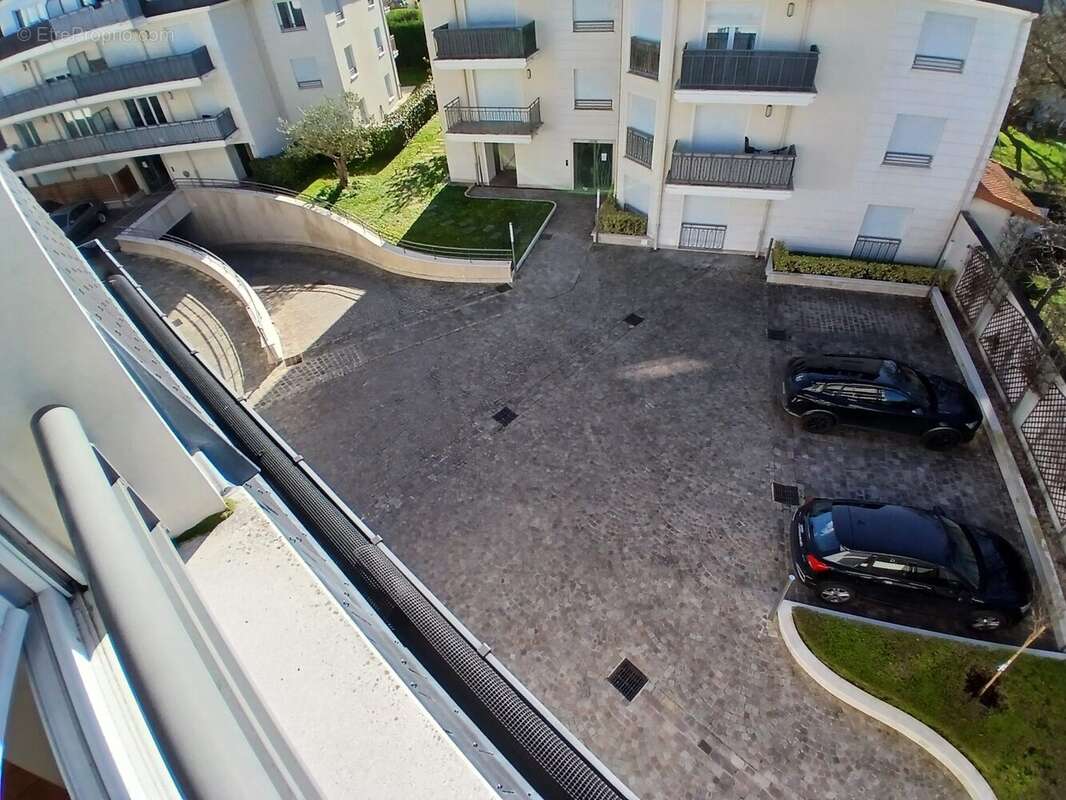Appartement à SAINTE-GENEVIEVE-DES-BOIS