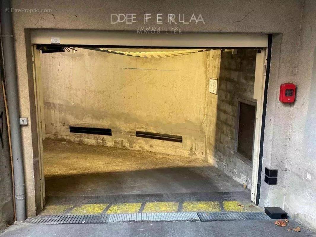 Parking à PARIS-14E