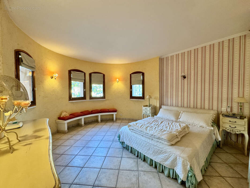 Maison à MANDELIEU-LA-NAPOULE