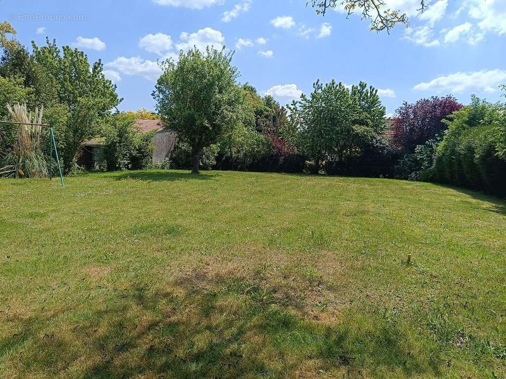 Terrain à HALLENNES-LEZ-HAUBOURDIN