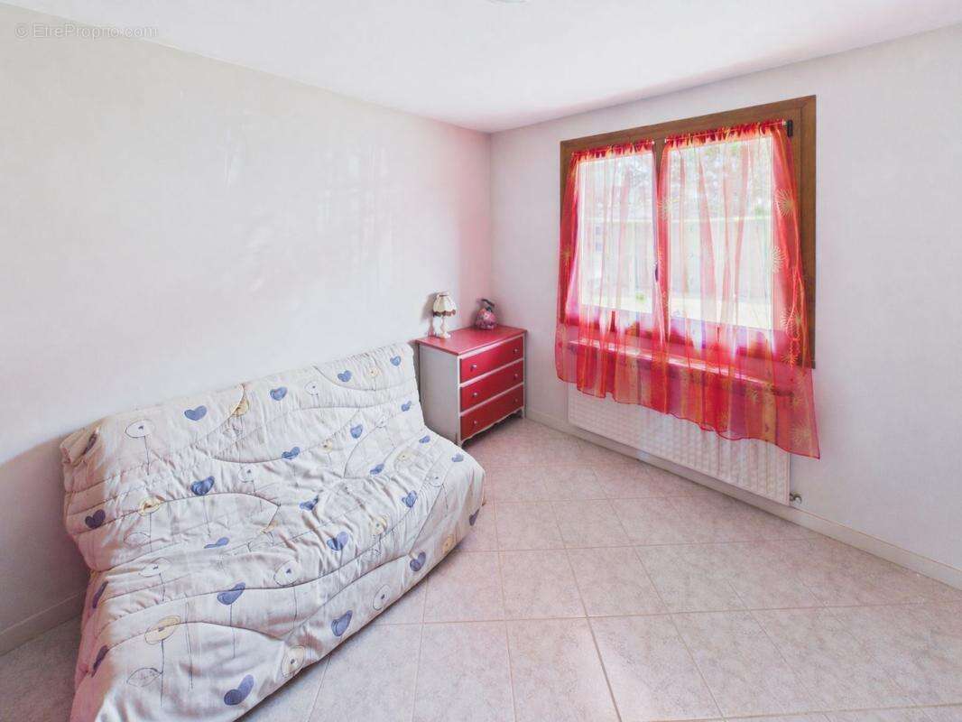 SAINT-JEOIRE-PRIEURÉ - Maison individuelle de plain-pied sur terrain de 1760 m² - photo 12