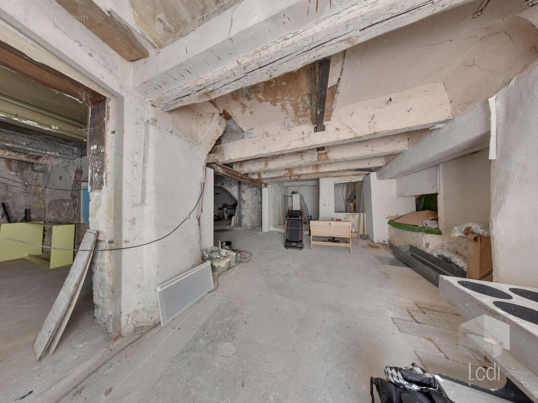 Local commercial brut de 136m2 en centre ville - photo 3