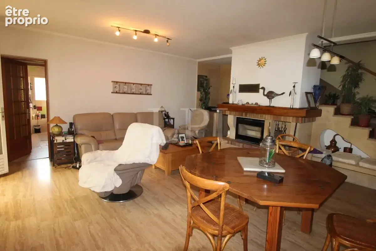 Maison avec grand terrain et piscine - photo 4