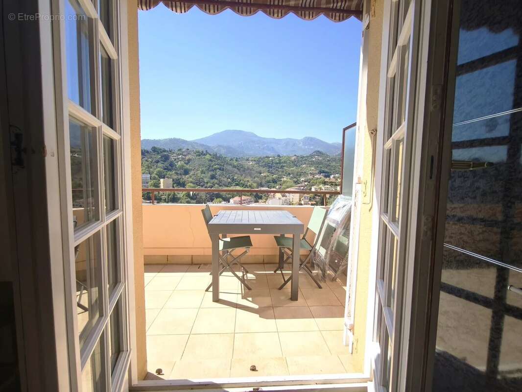 Menton Riviera grand studio de 32 m2, dernier étage, belle terrasse de 14 m2 - photo 3