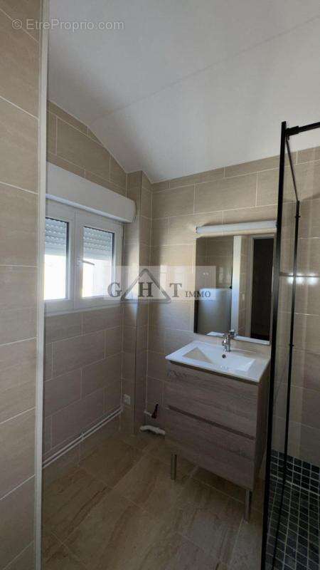 Immeuble a vendre entièrement rénové – 3 logements – saint-denis - photo 17