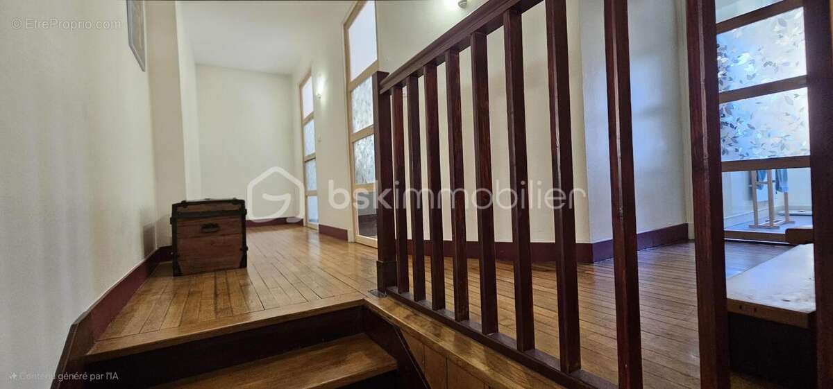 *** Maison de ville de 120 m² – 3 Chambres -  Centre historique de CUSSET avec garage*** - photo 7