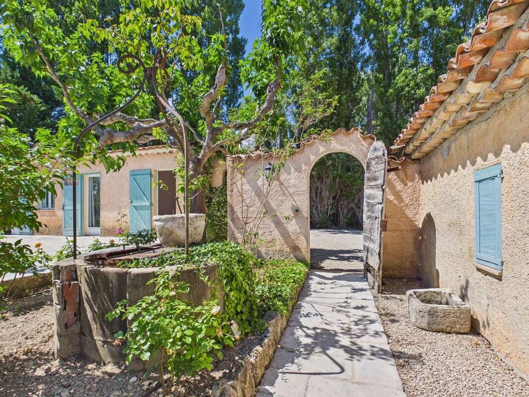 Maison à LORGUES