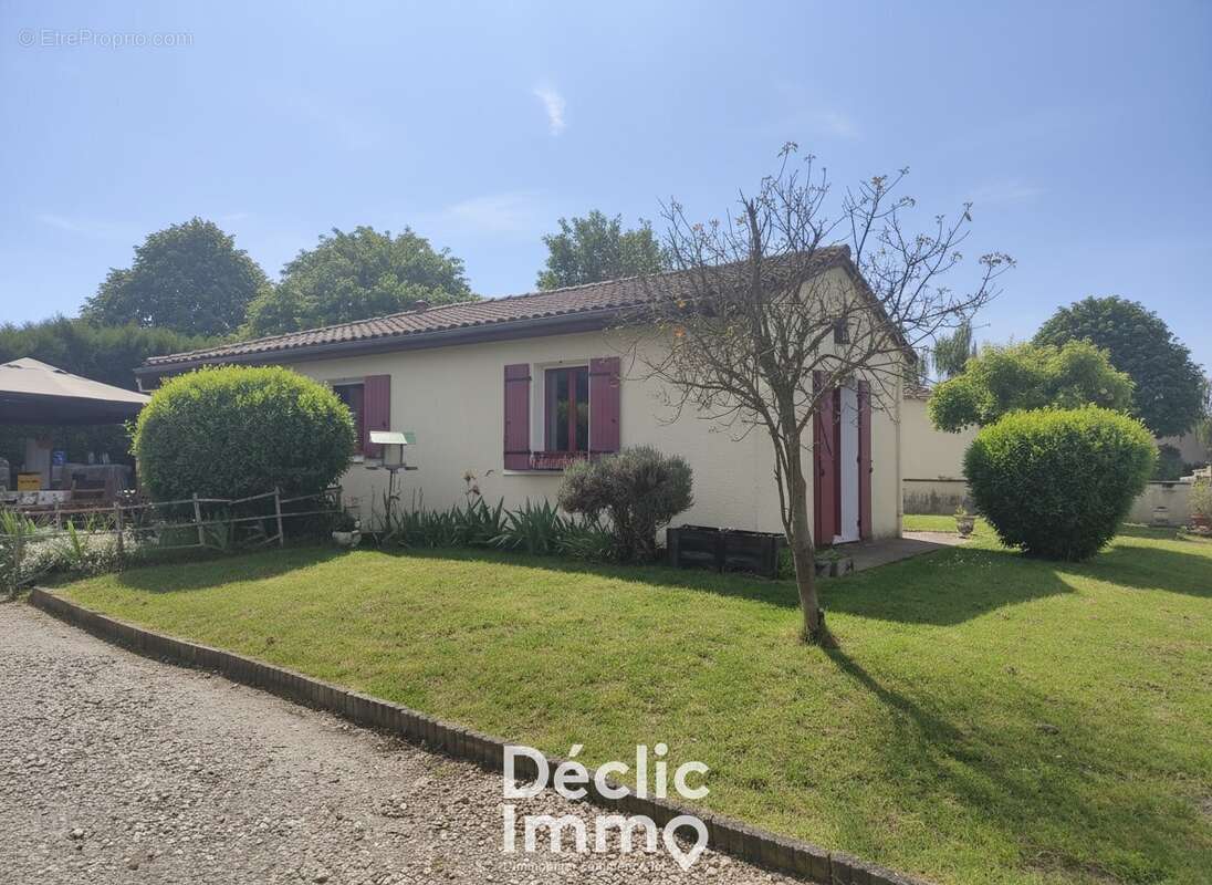 Maison à BARBEZIEUX-SAINT-HILAIRE