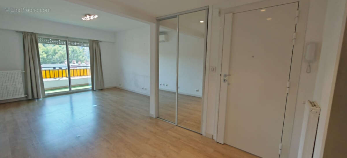 Appartement Antibes 3 pièces 64 m² habitable - 57.71 m2 carrez - dernier étage - parking et cave - photo 4