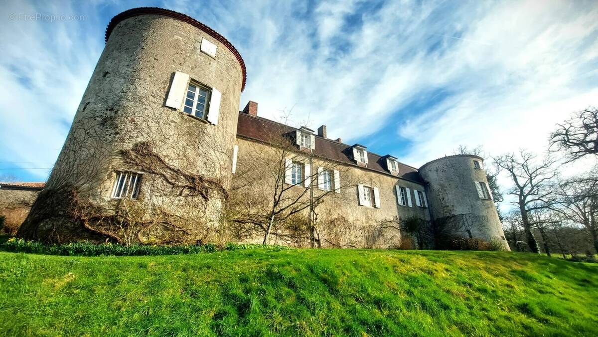 Maison à CONFOLENS