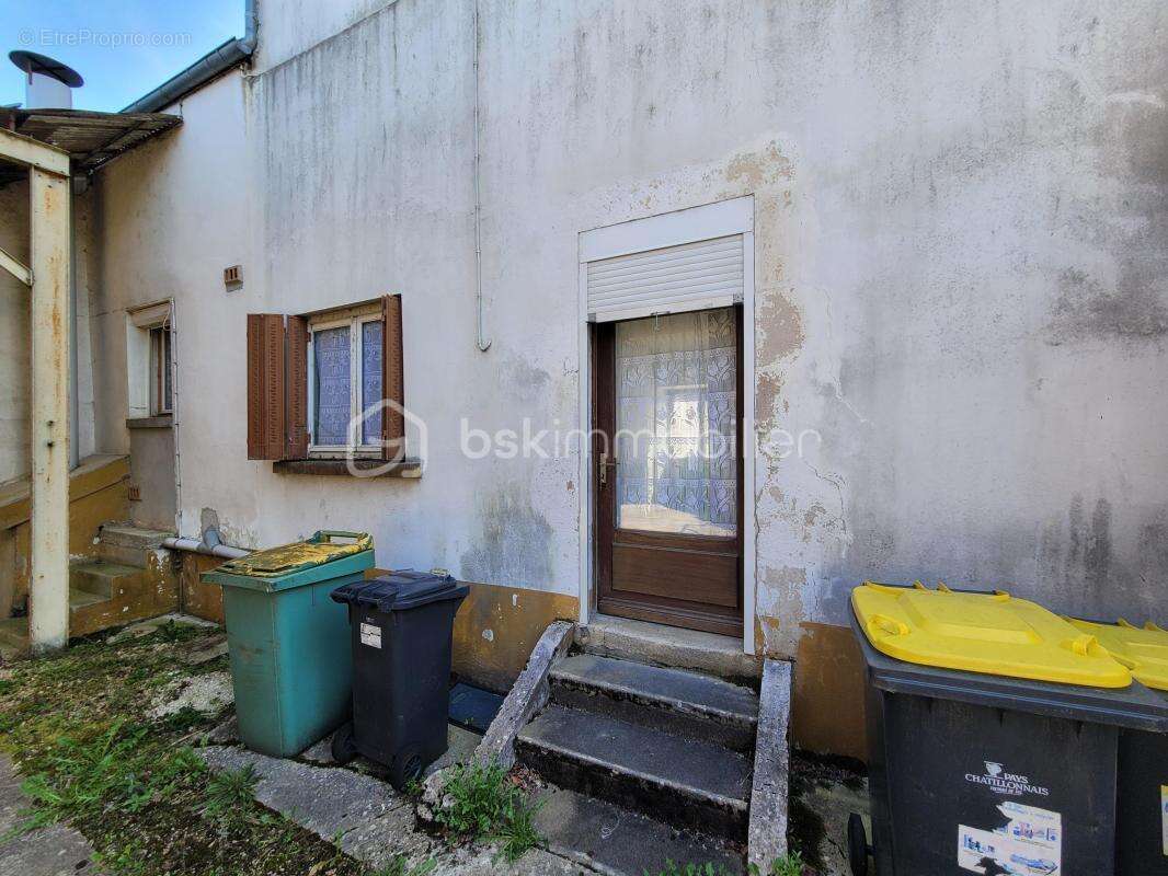 Appartement à SAINTE-COLOMBE-SUR-SEINE