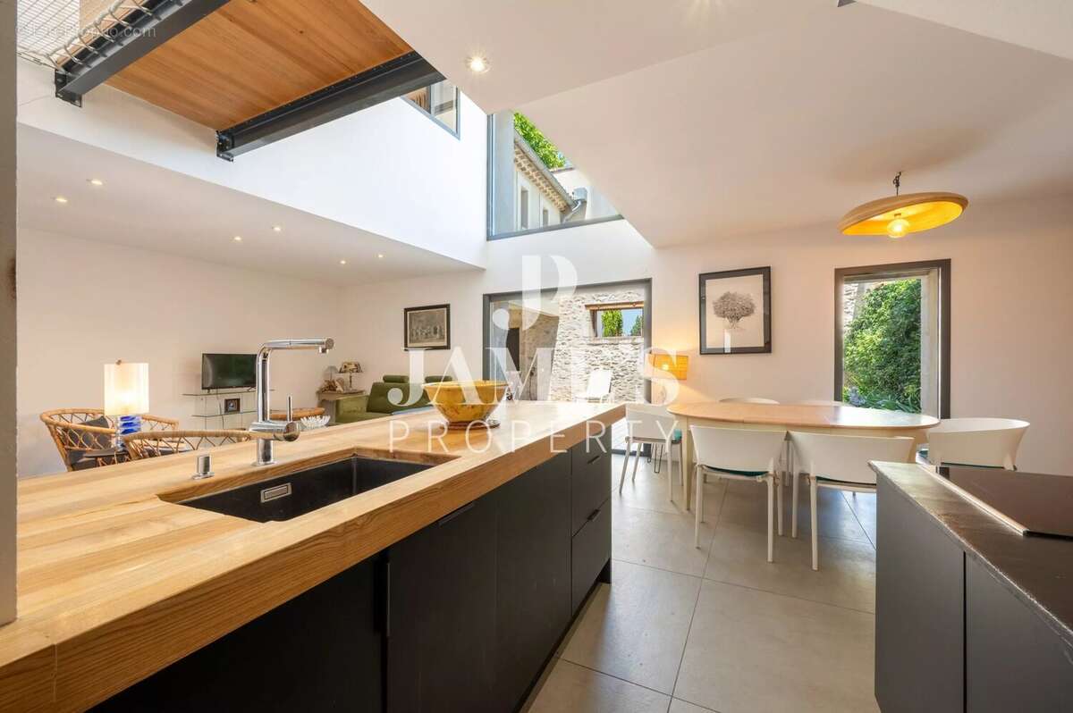 Maison 121 m² à Saint-Remy-De-Provence  - photo 4