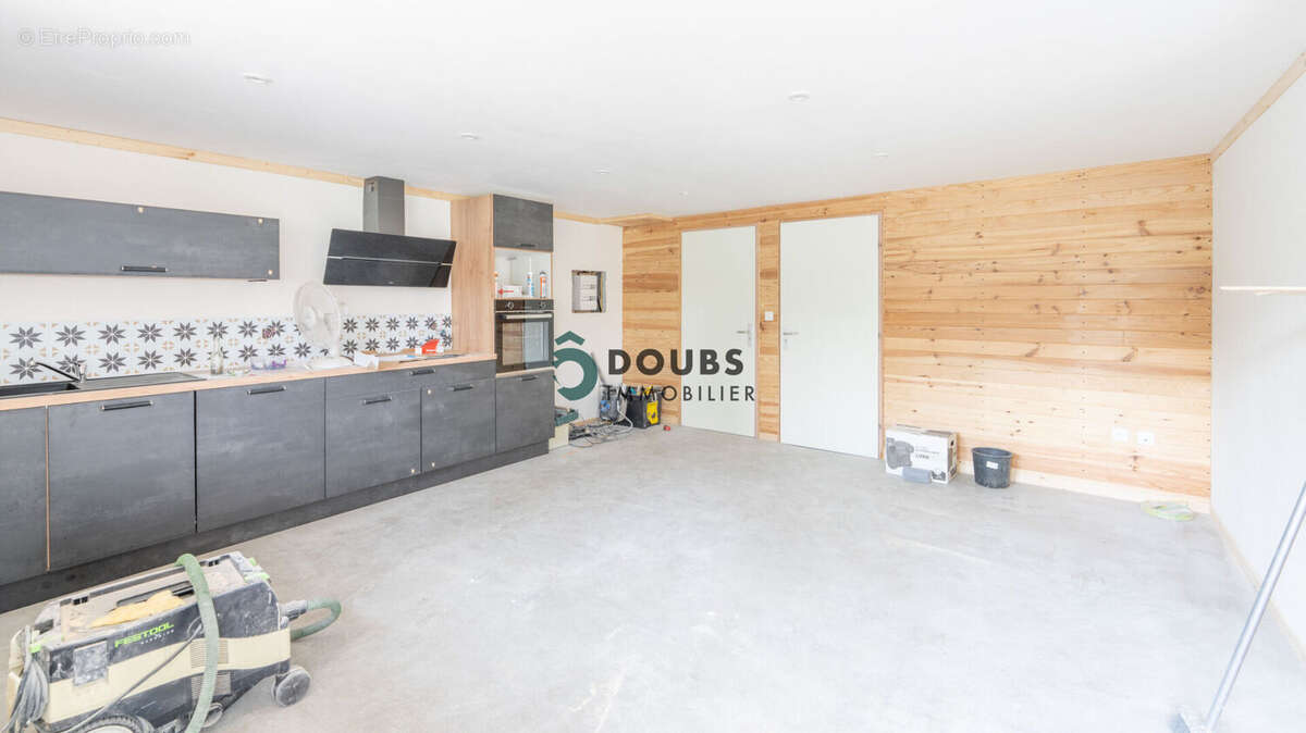 Maison à GUYANS-VENNES