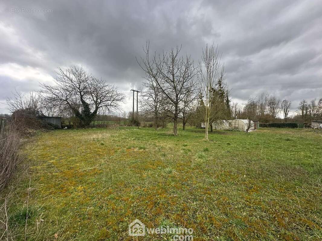 Ce terrain n'attend plus que vous et votre projet - Terrain à MESBRECOURT-RICHECOURT