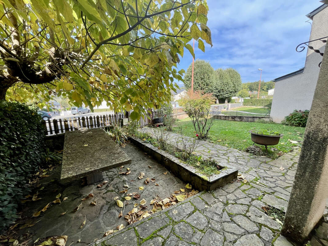 Maison à LE MONASTERE