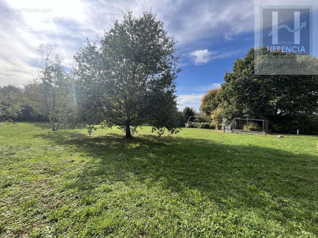 VILLEJOUBERT - Maison de plain-pied 115m2 - 4 chambres - Garage - photo 8