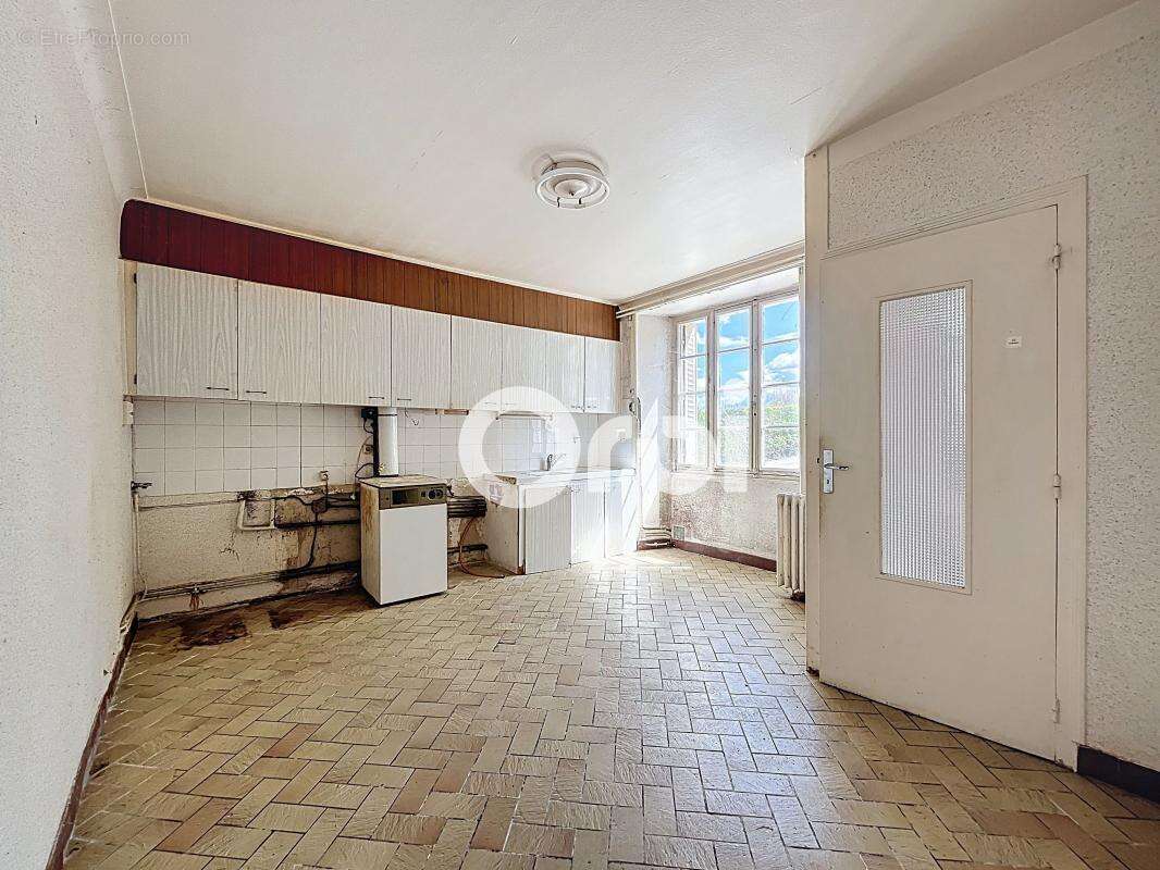 Maison à MONTAIGNAC-SAINT-HIPPOLYTE