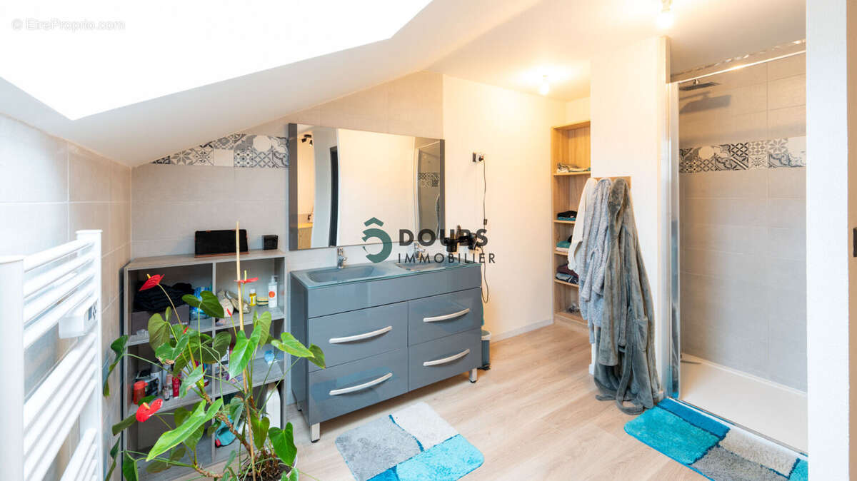 Maison à GUYANS-VENNES