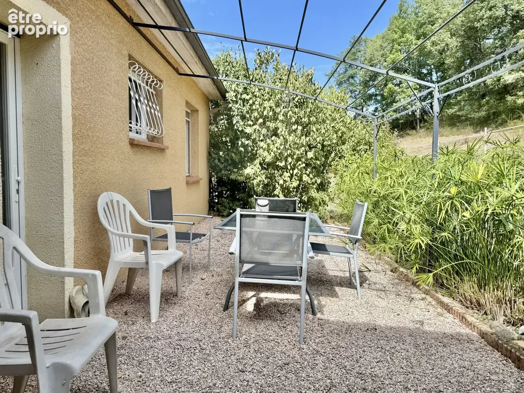 Belle propriété moderne avec terrain et piscine - photo 11