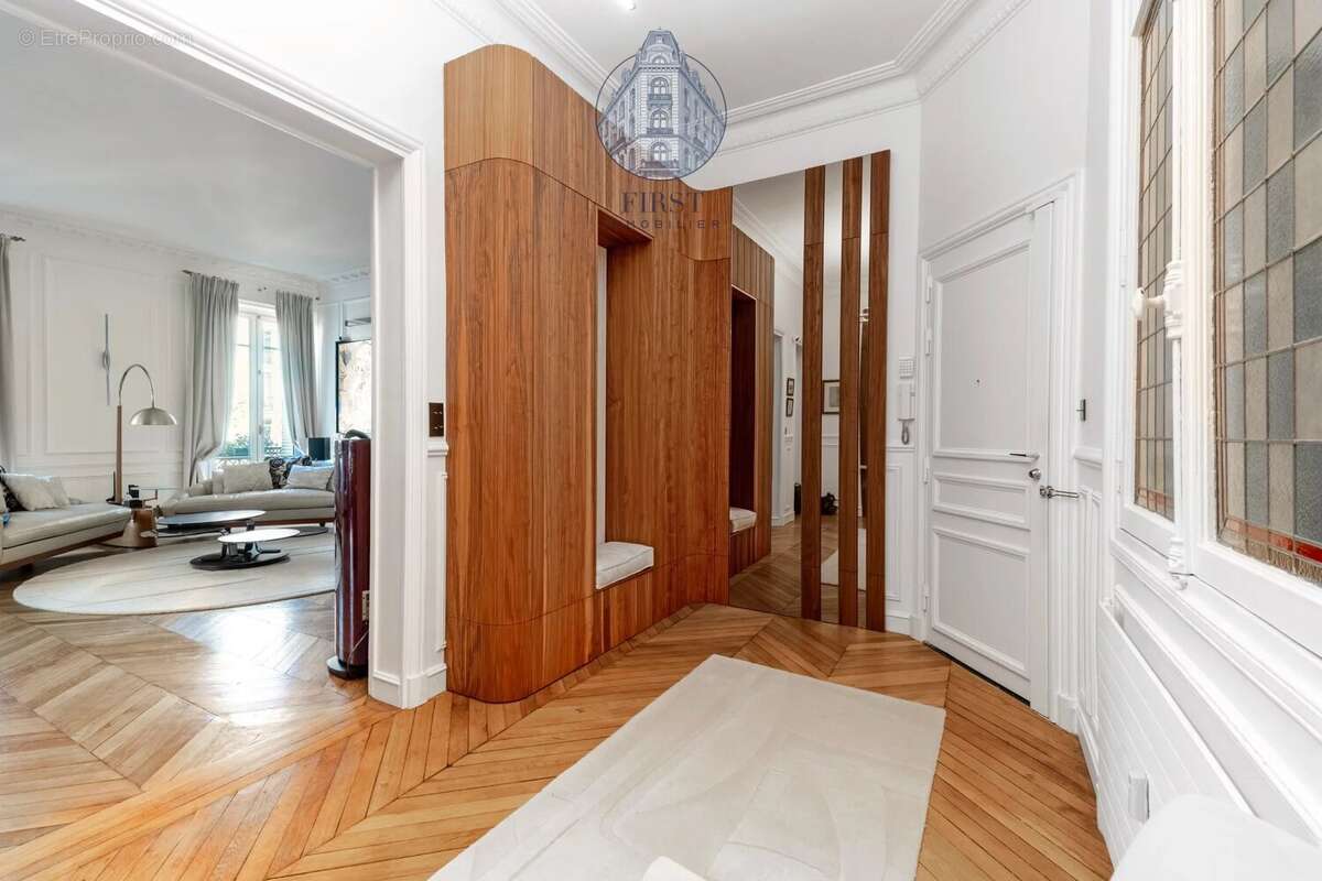 Appartement à PARIS-17E