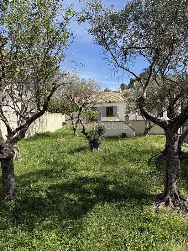 Propriété d'Exception - Quartier Résidentiel de PÉLISSANNE (DEPT13) - Villa Type 8 - 170 m2 - Terrain Arboré,Sécurisé - 1500M2 - - photo 3