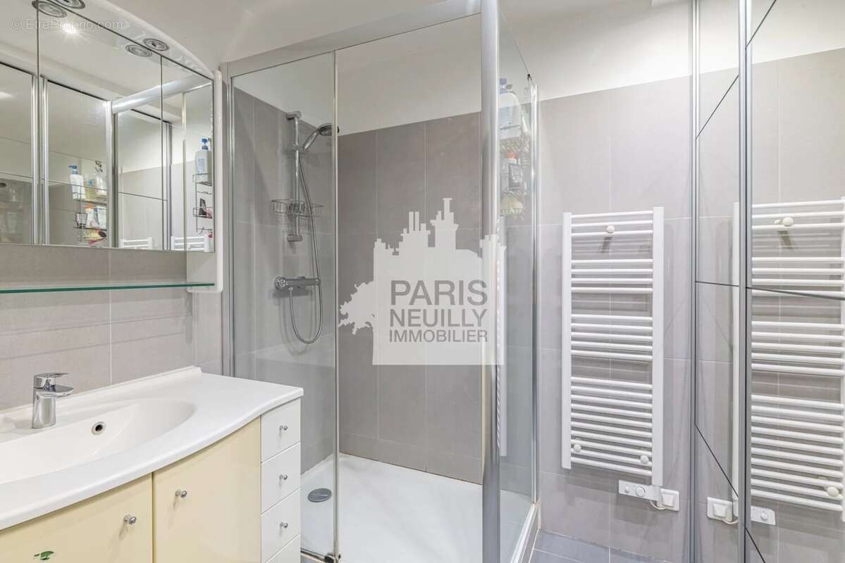 Appartement à PARIS-17E