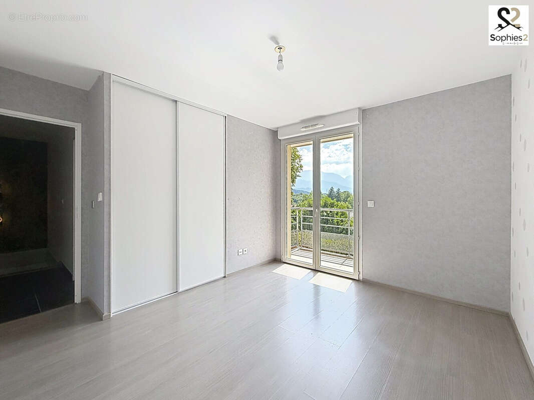 Maison 91 m² à Claix  - photo 9