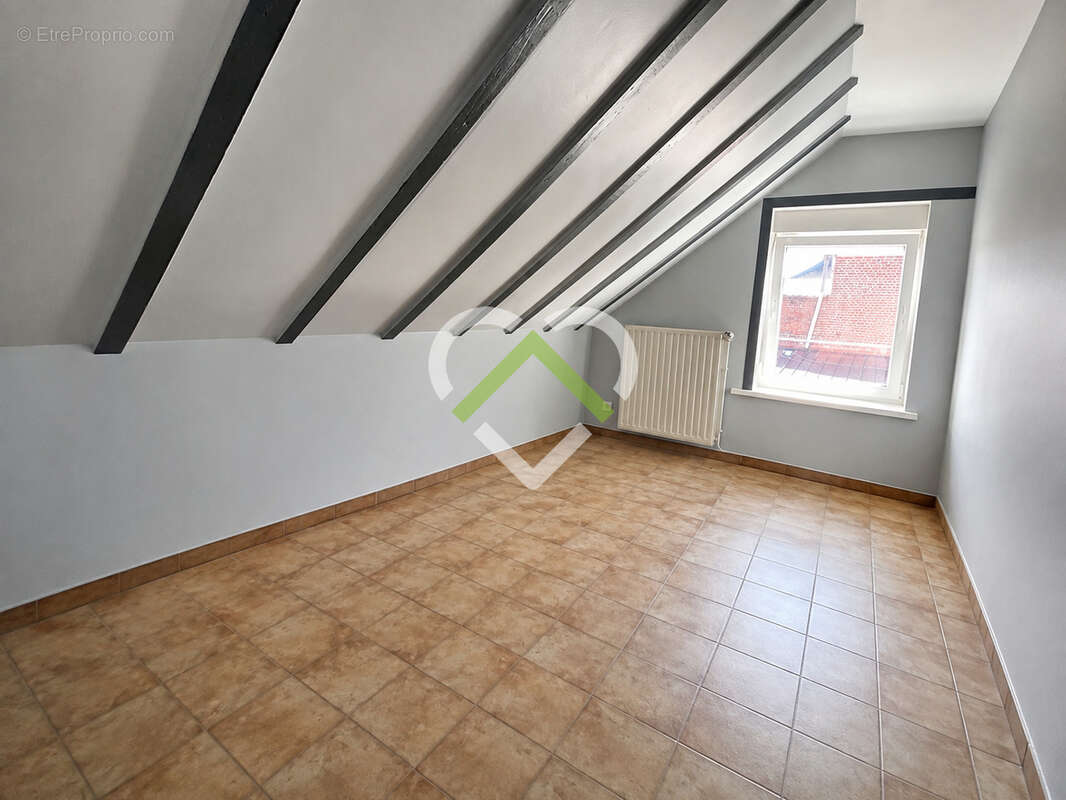 LYS-LEZ-LANNOY - Immeuble de rapport à fort potentiel - Commerces loués + Grand duplex libre - photo 8