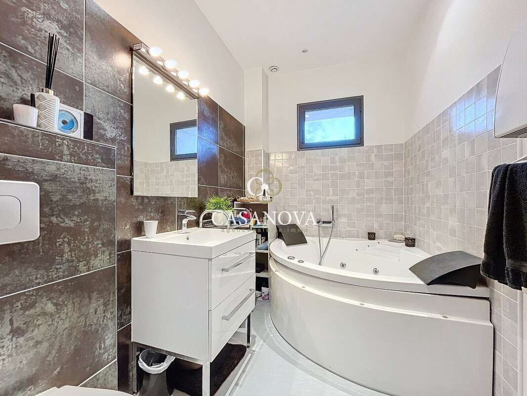 Maison de charme rénovée esprit loft avec piscine et volumes généreux  Pézenas - photo 13