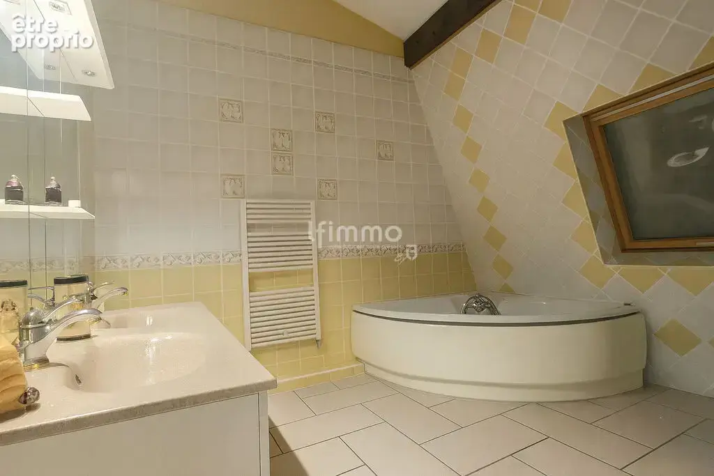 Immeuble mixte - 2 appartements, 1 local avec bureaux - photo 3