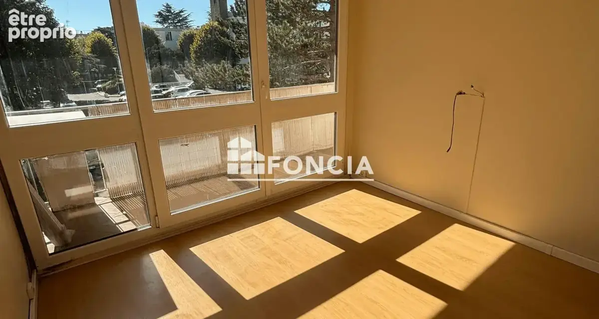 3 pièces au premier étage sans ascenseur avec grand balcon filant, parking extérieur et cave, dans résidence arborée, sécurisée - photo 14