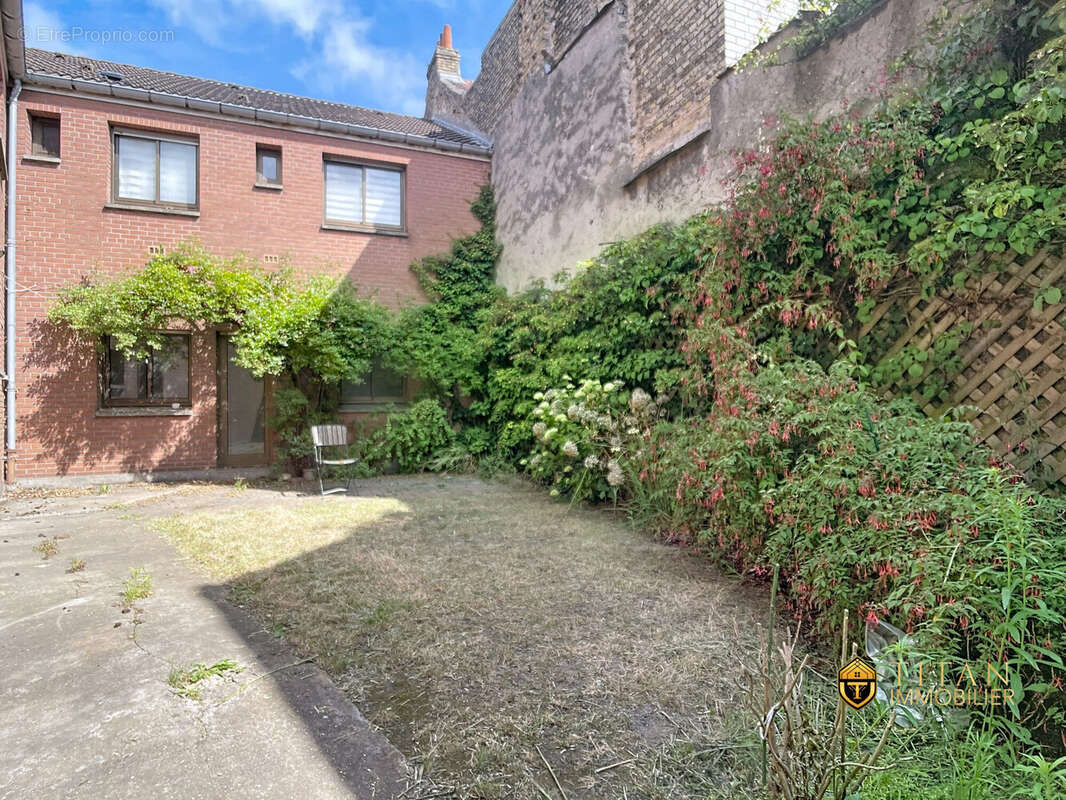 Maison 6 chambres, jardin, garage et local commercial - Saint-Pol-sur-Mer - Titan Immobilier - Maison à FORT-MARDYCK