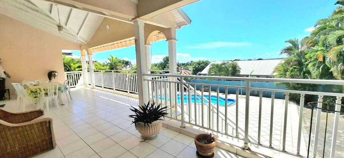 Maison à BAIE-MAHAULT