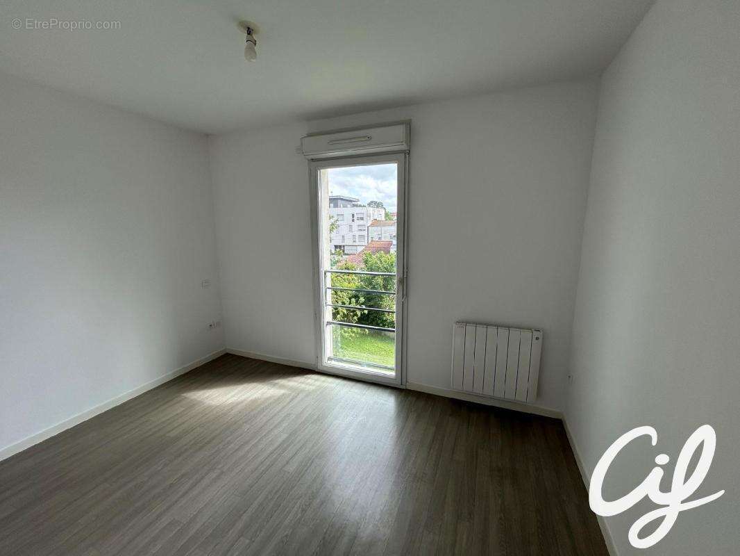 Appartement T3 Z.A.D., Z.I. Nord - 63.28 m2  144 000 Euros - photo 3